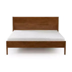 Struttura letto king-size in legno massello con testiera a pannelli, non necessita di rete a molle