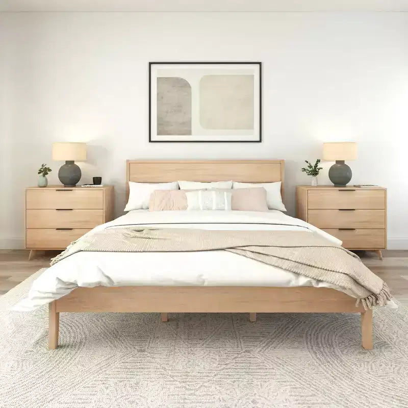 Struttura letto king-size in legno massello con testiera a pannelli, non necessita di rete a molle