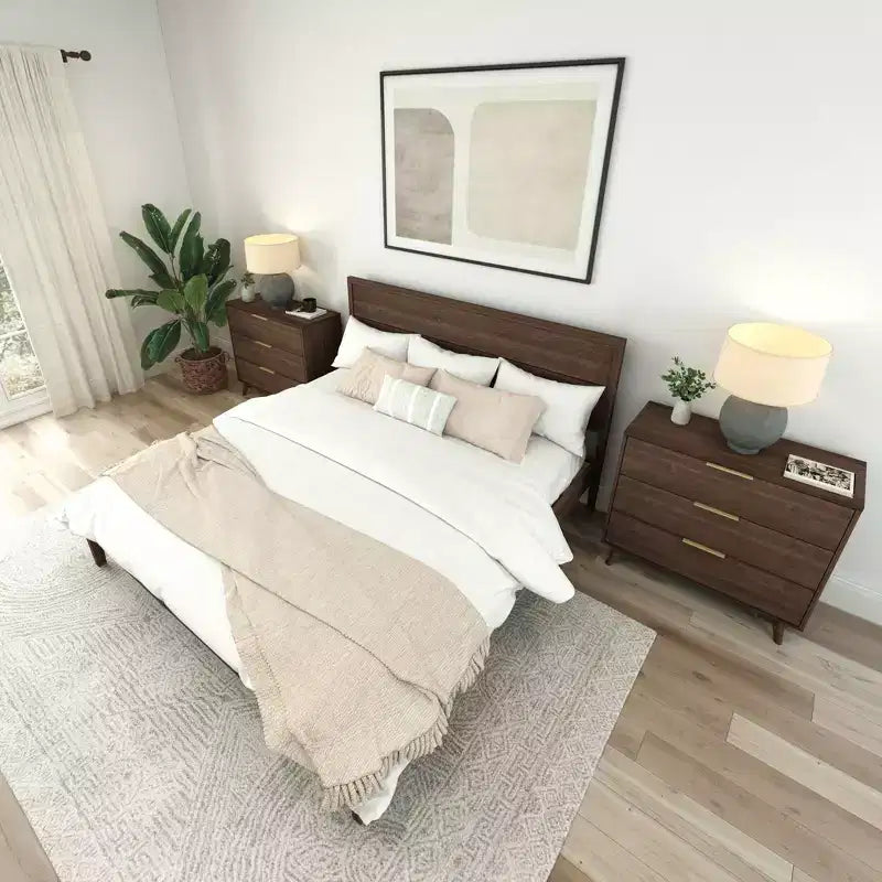 Struttura letto king-size in legno massello con testiera a pannelli, non necessita di rete a molle