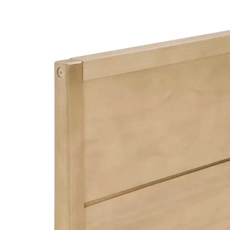 Struttura letto king-size in legno massello con testiera a pannelli, non necessita di rete a molle