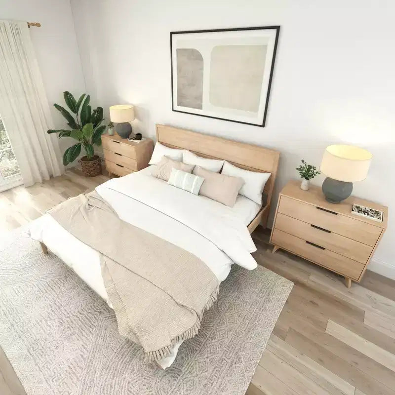Struttura letto king-size in legno massello con testiera a pannelli, non necessita di rete a molle