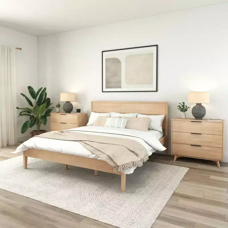 Struttura letto king-size in legno massello con testiera a pannelli, non necessita di rete a molle