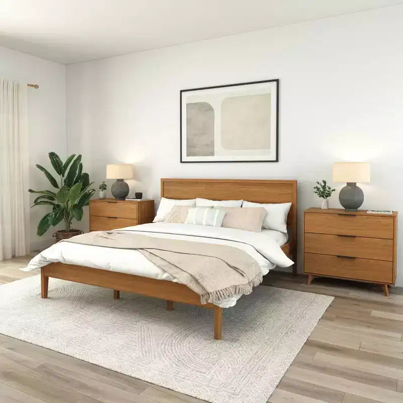 Struttura letto king-size in legno massello con testiera a pannelli, non necessita di rete a molle