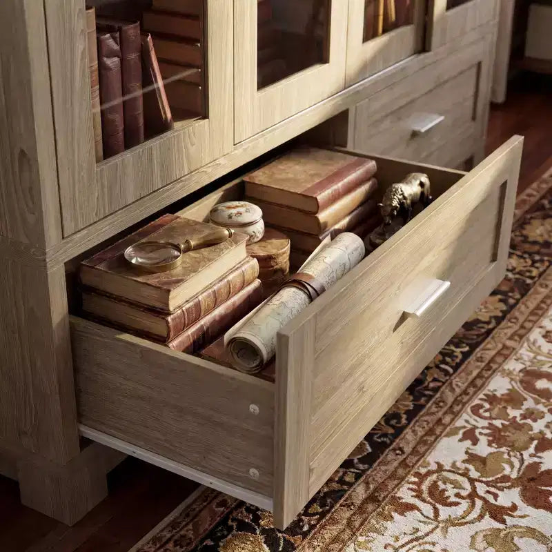 Libreria Espositiva con Finitura Rovere Chiaro: Larghezza 63 cm, Ante Scorrevoli in Vetro + Cassetti Contenitori, Organizer Capiente per Studi e Soggiorni