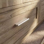Libreria Espositiva con Finitura Rovere Chiaro: Larghezza 63 cm, Ante Scorrevoli in Vetro + Cassetti Contenitori, Organizer Capiente per Studi e Soggiorni