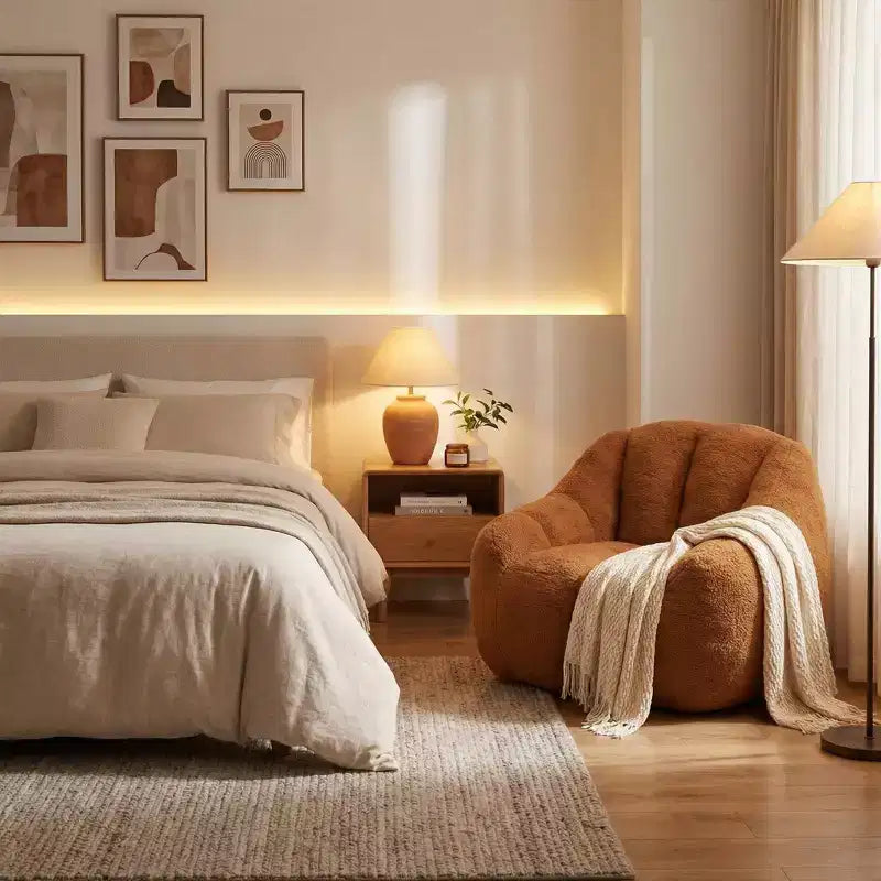 Poltrona lounge in morbido tessuto Teddy, poltrona di design in peluche con forma arrotondata per soggiorno, camera da letto o angolo lettura