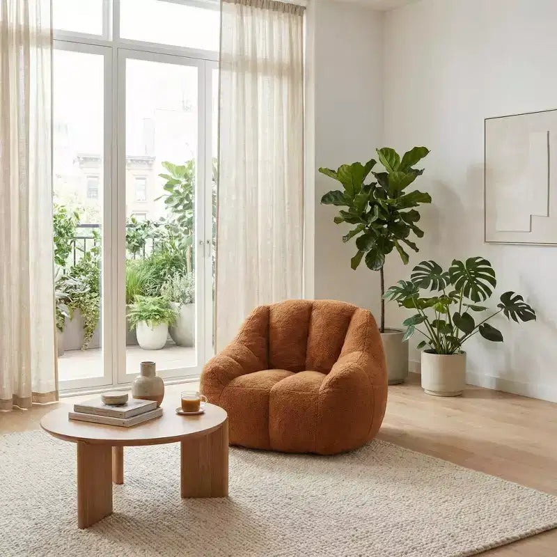 Poltrona lounge in morbido tessuto Teddy, poltrona di design in peluche con forma arrotondata per soggiorno, camera da letto o angolo lettura