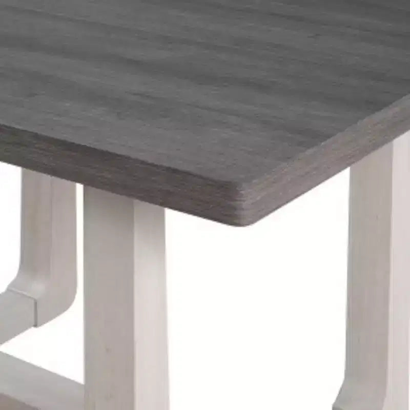 Tavolo da pranzo in legno in stile transizionale con sedie imbottite
