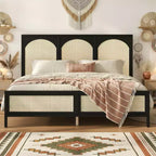 Letto a piattaforma in legno con testiera ad arco in rattan